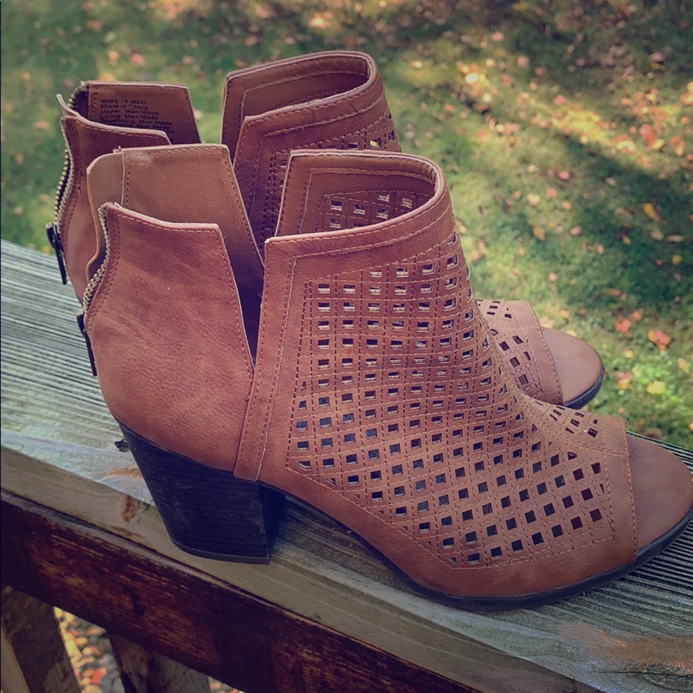 Open toed heels